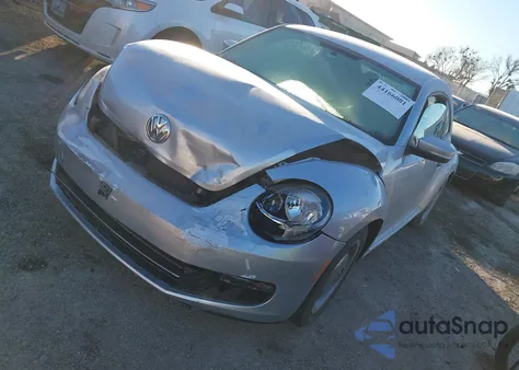 2015 Volkswagen Beetle 1.8T Classic из США, поврежденный, VIN 3VWF17AT9FM651994